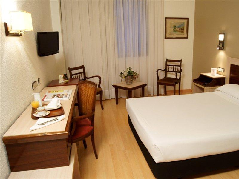 B&B Hotel Zaragoza Royal Habitación foto